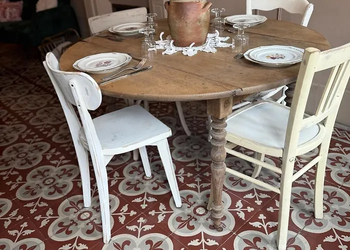 L Entre Deux Epoques Apartment